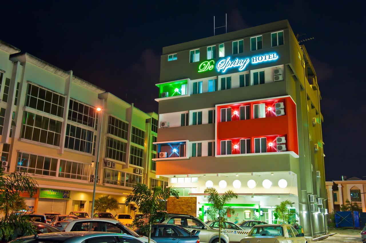 De Spring Hotel Kuantan Exterior photo